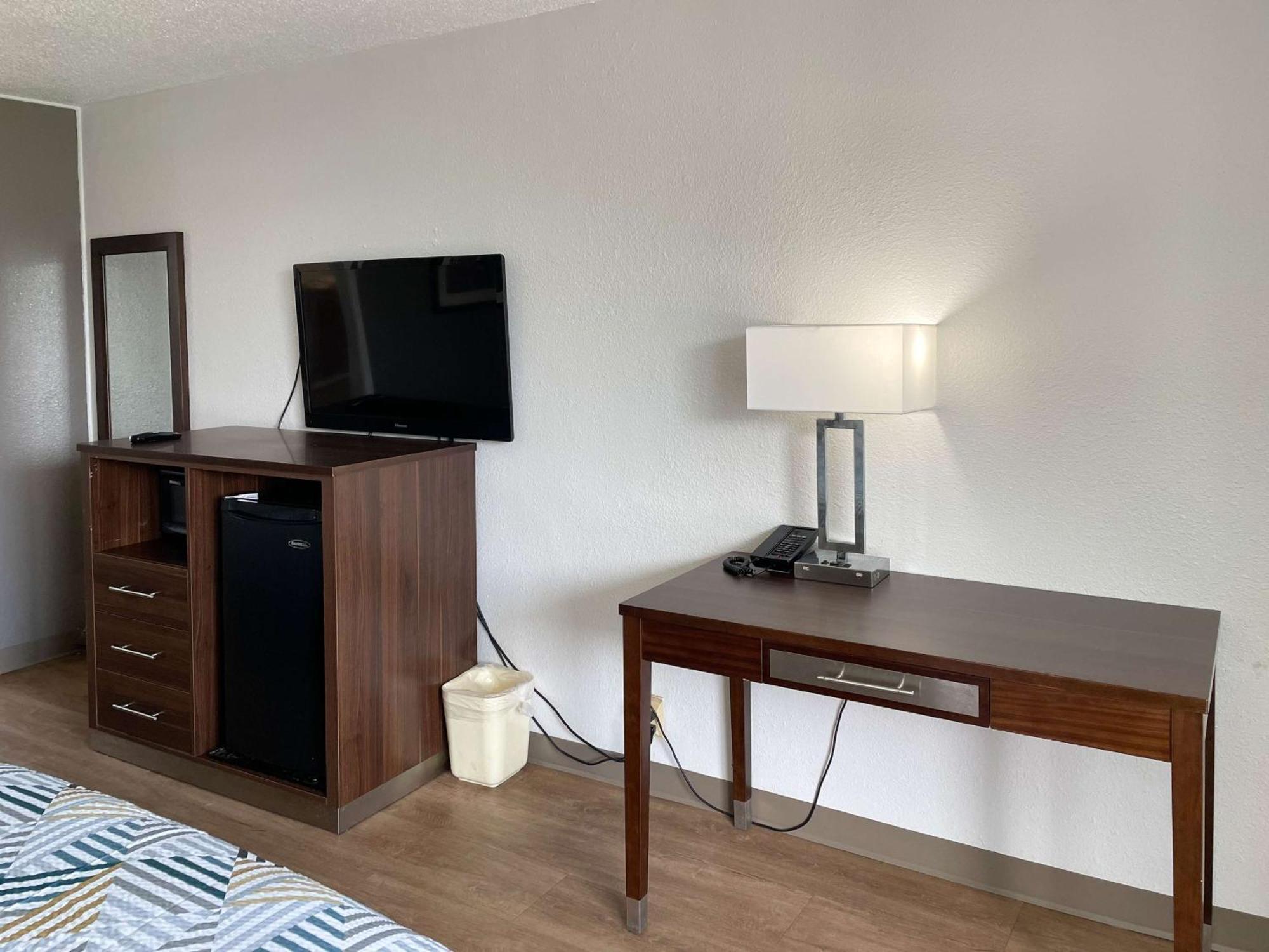 Motel 6 Opelika Al Eksteriør billede